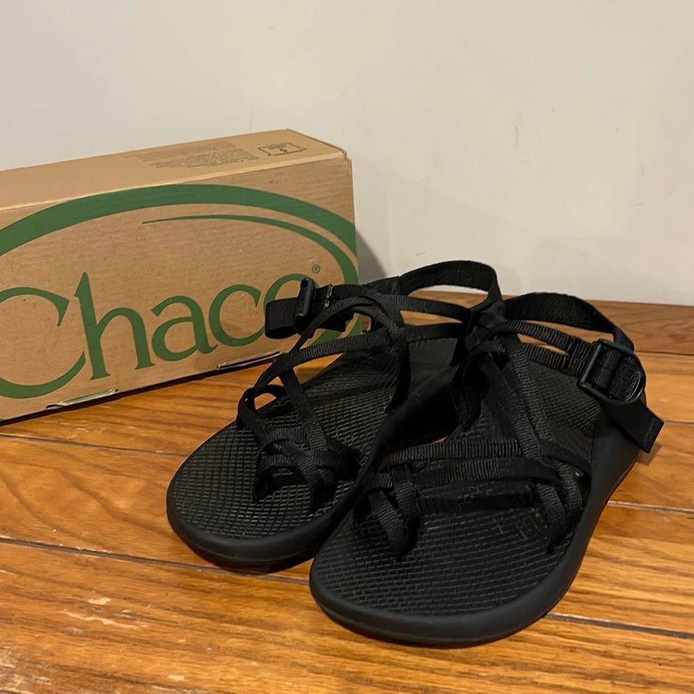 Chaco Women’s Black Z2X Classic Sandals size 8.